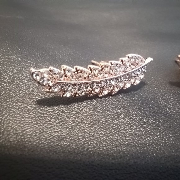 ⭐NWT Rose Gold Leaf Vine Diamond Studs - Picture 5 of 5